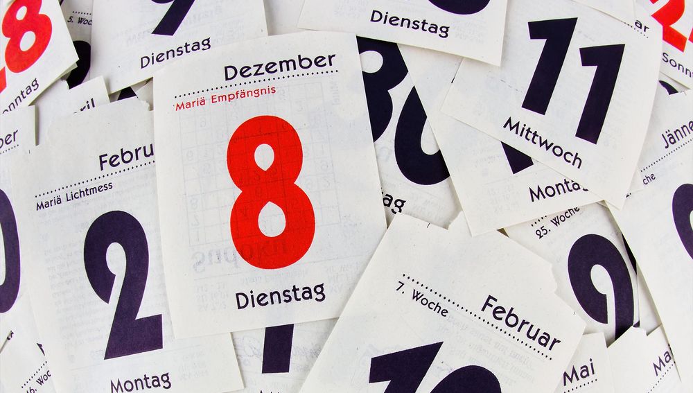 Abgerissene Kalenderblätter