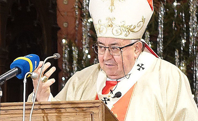 Kardinal Vinko Puljic predigt in der Kathedrale von Sarajevo