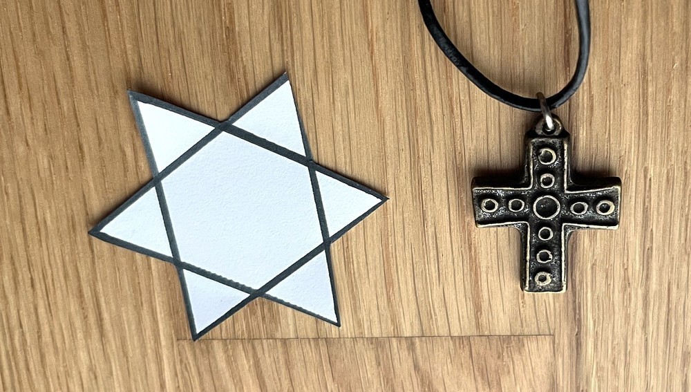 Davidstern und Kreuz