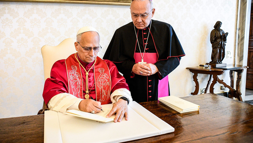 Papst Leo XIV. unterzeichnet Apostolisches Schreiben Dilexi te