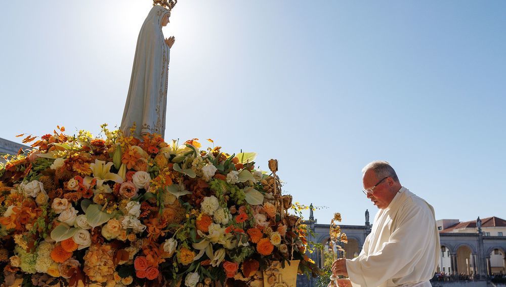 Marienstatue von Fatima am Jahrestag der Erscheinungen
