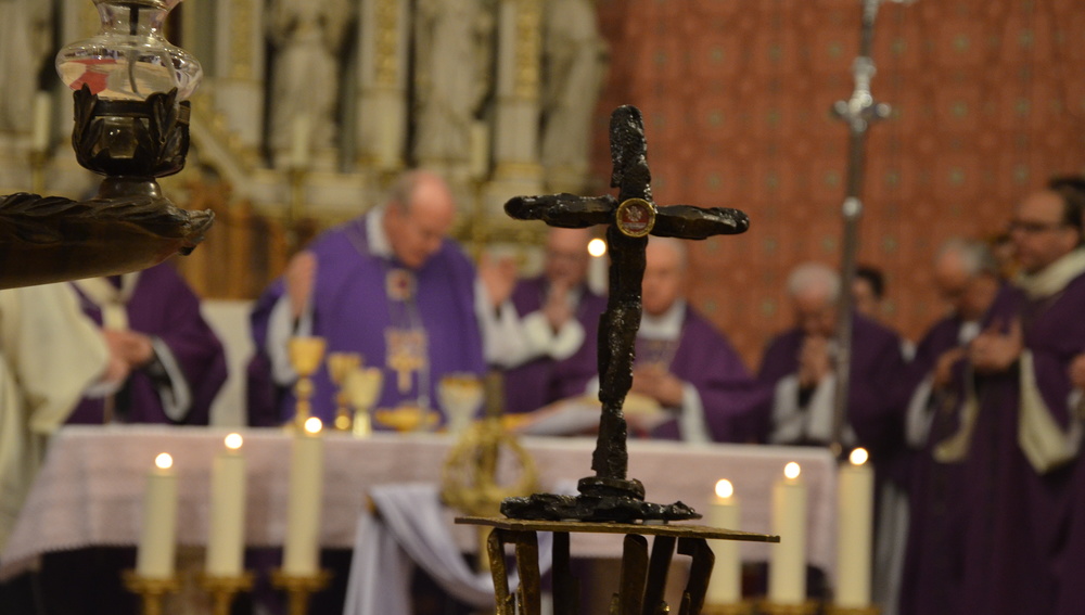 Splitterkreuz mit Reliquie des Seligen Karl (Habsburg) in Kathedrale von Sarajewo