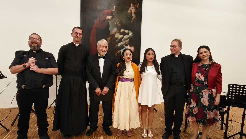 Benefizkonzert in Wien mit P. Sebastian Dumont (2.v.l)