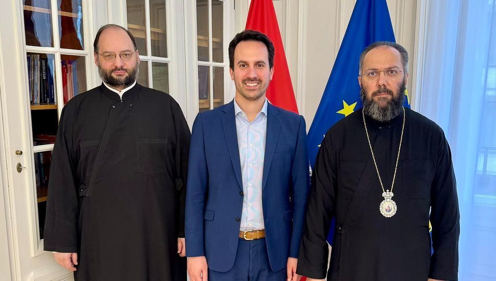 Metropolit Arsenios (r) bei Bildungsminister Wiederkehr (Mitte)