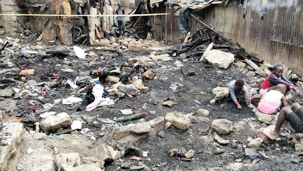 Nach dem verheerenden Brand in den Slums von Madoya
