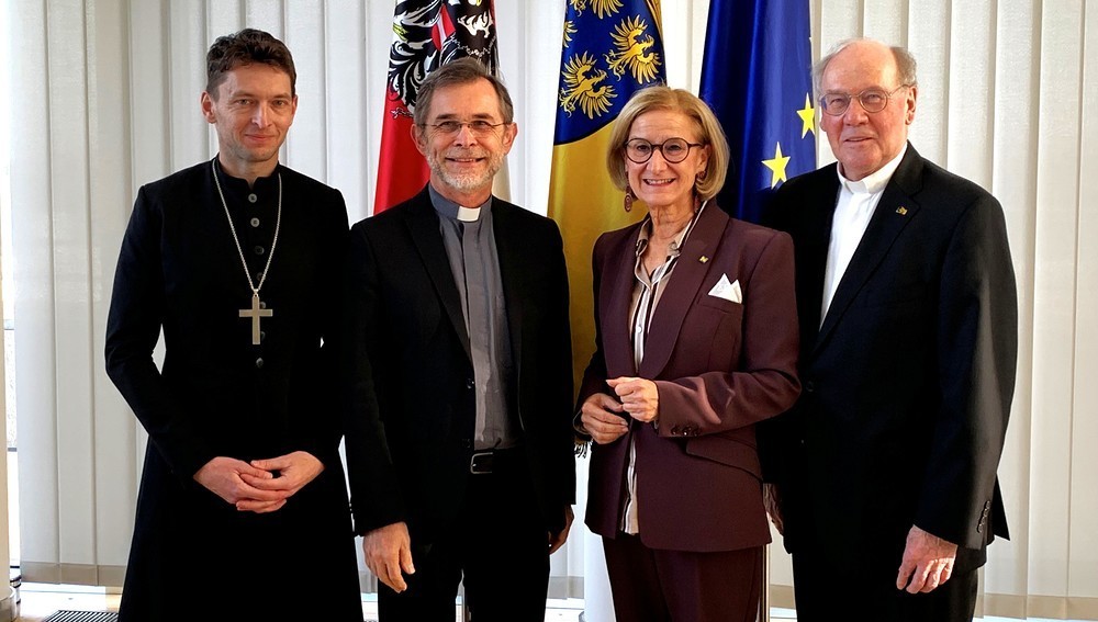 v.l.: Superintendent Simmer, designierter Erzbischof Grünwidl, Landeshauptfrau Mikl-Leitner, Bischof Schwarz