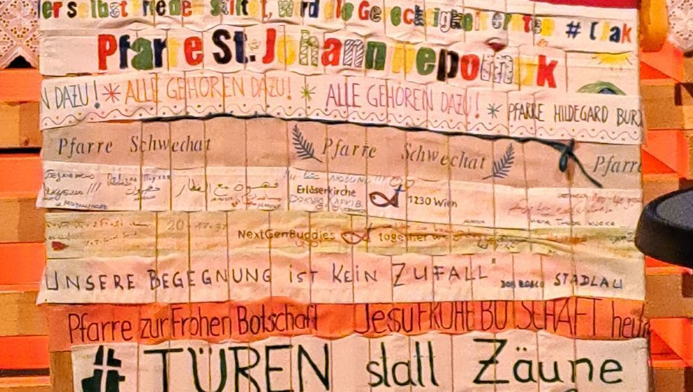 Ausschnitt eines vom 'Pfarrnetzwerk Asyl' gewebten Teppichs  