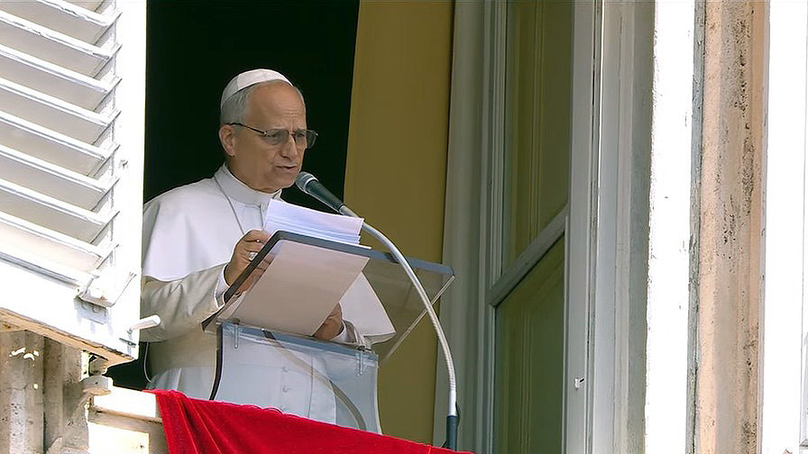 Papst Leo XIV. beim Angelusgebet