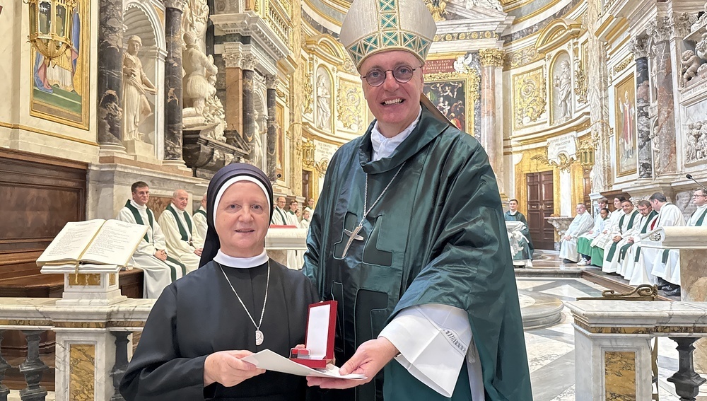Ordensverleihung an Sr. Maria Vianney Chmielewska durch Bischof Ägidius Zsifkovics