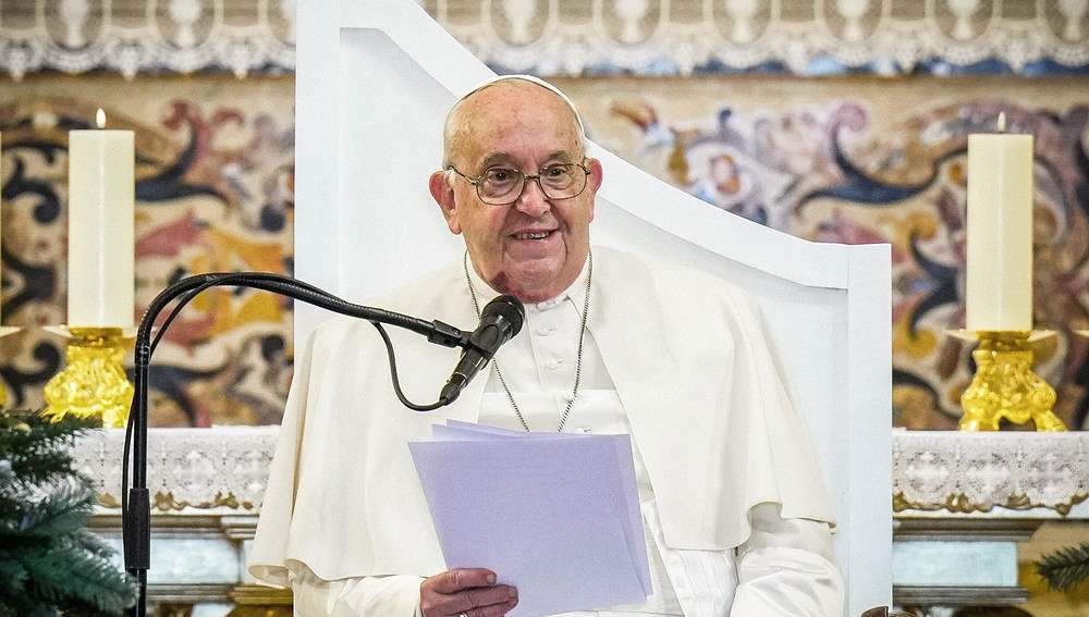 Papst Franziskus spricht bei einem Treffen mit Mitgliedern der katholischen Kirche Korsikas am 15. Dezember 2024 in der Kathedrale Notre-Dame-de-l'Assomption in Ajaccio (Frankreich).