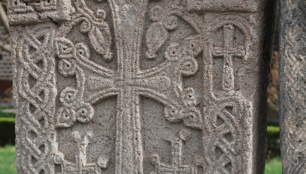 Armenien Etschmiadzin Kreuzstein                       