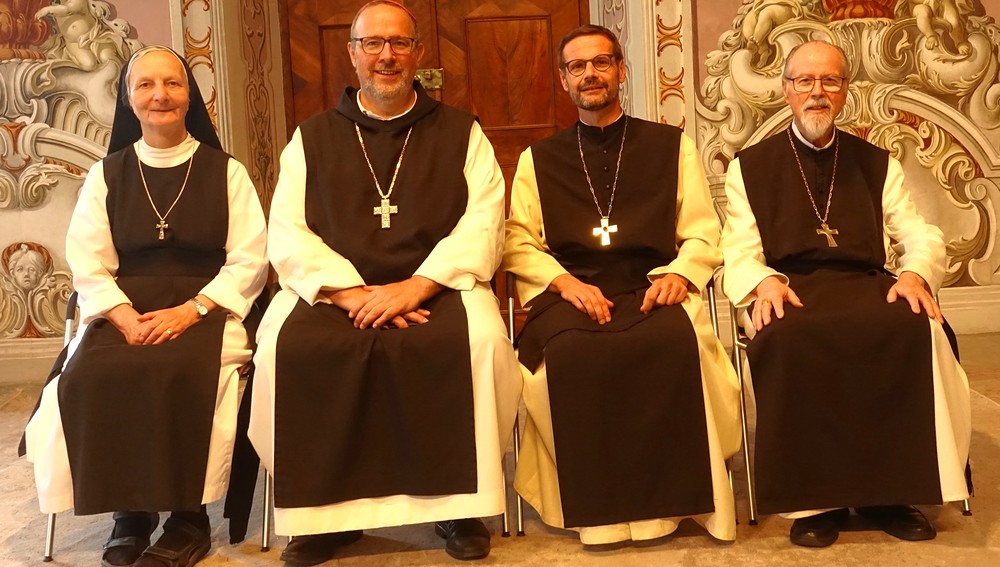 von links nach rechts: Äbtissin Benedikta Gurschler OCist, Abtei Mariengarten / Abtpräses Vinzenz Wohlwend OCist, Kloster Mehrerau / Abt Cyrill Greiter OCist, 45. Abt von Stift Stams / Abt em. German Erd OCist, Abtei Stift Stams