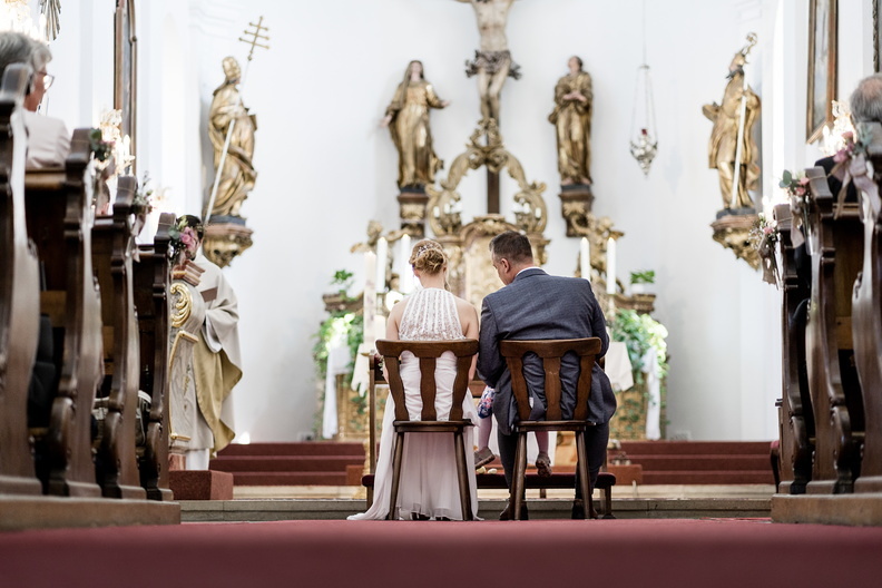 Hochzeitspaar während der Trauung