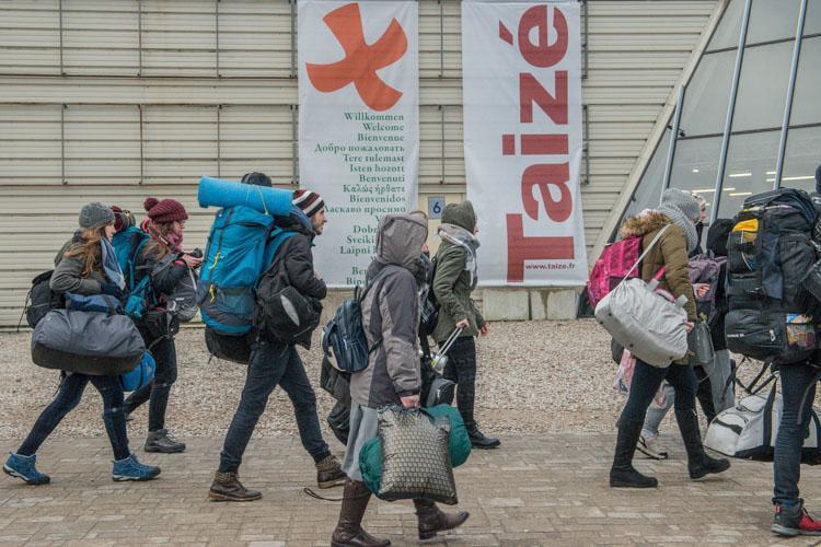 Teilnehmer eines Taize-Treffens