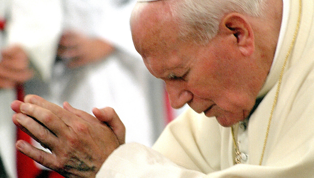 Papst Johannes Paul II. betet in Salzburg, 19.6.1998