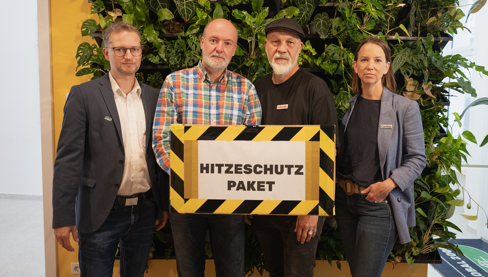Am Foto (v.r.n.l.): Johannes Wahlmüller, Klima- und Energiesprecher von GLOBAL 2000, Hanns Moshammer von der Organisation Ärzt:innen für eine gesunde Umwelt, Erich Fenninger, Direktor Volkshilfe Österreich, Anna Parr, Generalsekretärin der Caritas Ös