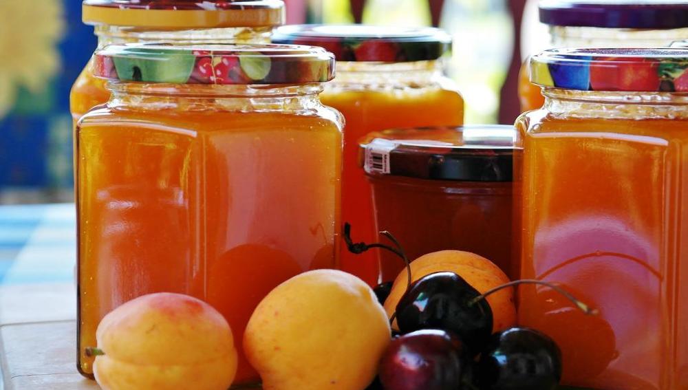 Obst und Marmelade