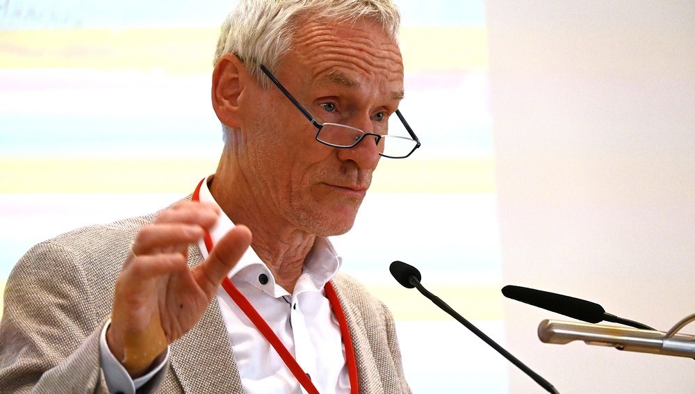 Historiker der Universität Tübingen bei seinem Vortrag am 8. August 2025 bei den Salzburger Hochschulwochen