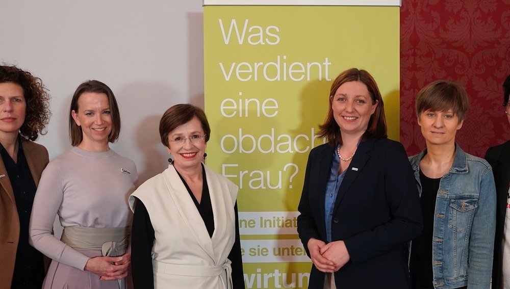 Karin Abram (Leitung Soziales und Anwaltschaft, Caritas ?sterreich), Anna Parr (Generalsekret?rin Caritas ?sterreich), Doris Schmidauer (Schirmherrin), Nora Toedtling-Musenbichler (Pr?sidentin Caritas ?sterreich), Doris Anzengruber (Le