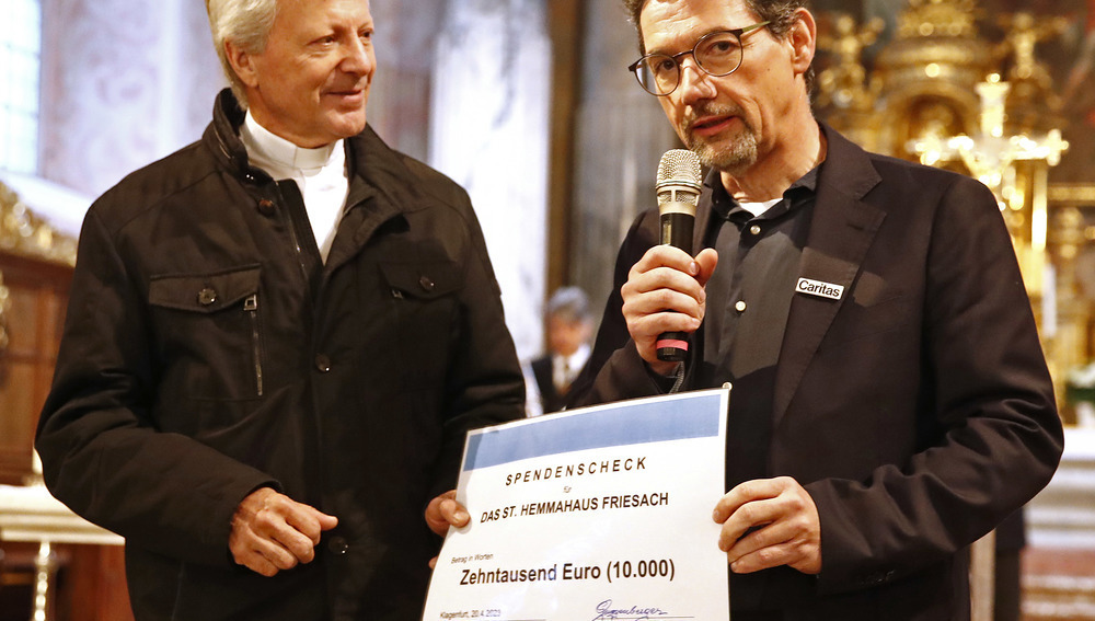 Dompropst Engelbert Guggenberger und Caritasdirektor Ernst Sandriesser beim Festakt am 20. April 2023 im Klagenfurter Dom