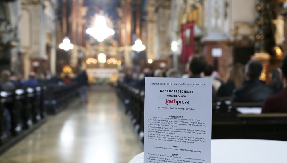 Kathpress 75 Jahre - Gottesdienstablauf - Messe u. a. mit Kardinal Christoph Schönborn, Kirche Franziskanerkloster, Wien, 4. Mai 2022