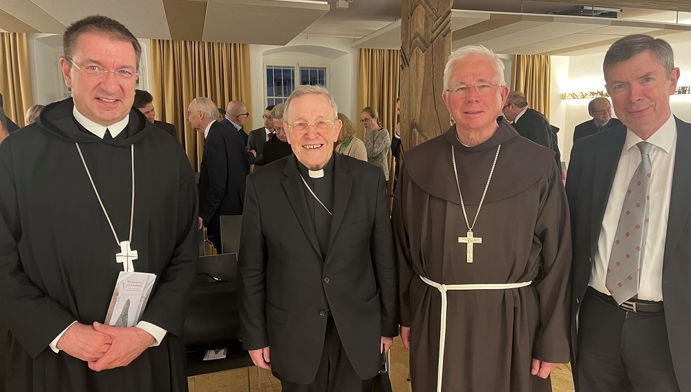 Erzabt Birnbacher, Kardinal Kasper, Erzbischof Lacker, Historiker Sohn bei Tagung 'Benediktiner als Kardinäle' in Salzburg am 10.4.2024