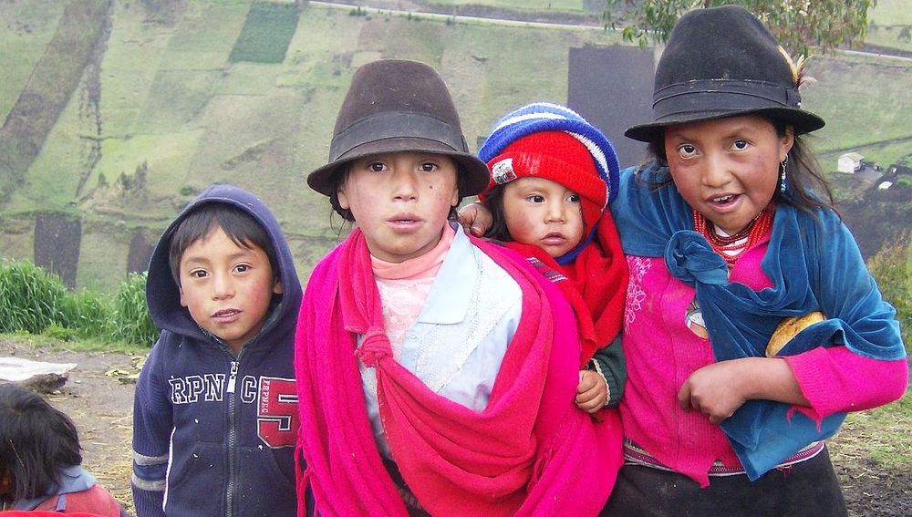 Arme Kinder in Landregion Ecuadors