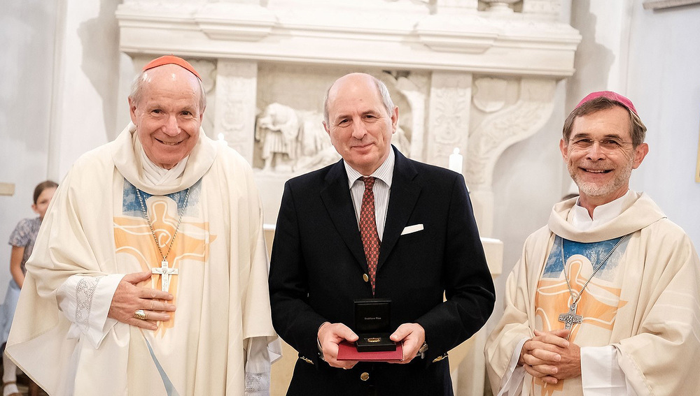 Michael Prüller (m.), Kardinal Schönborn (l.), Erzbischof Grünwidl (r.)
