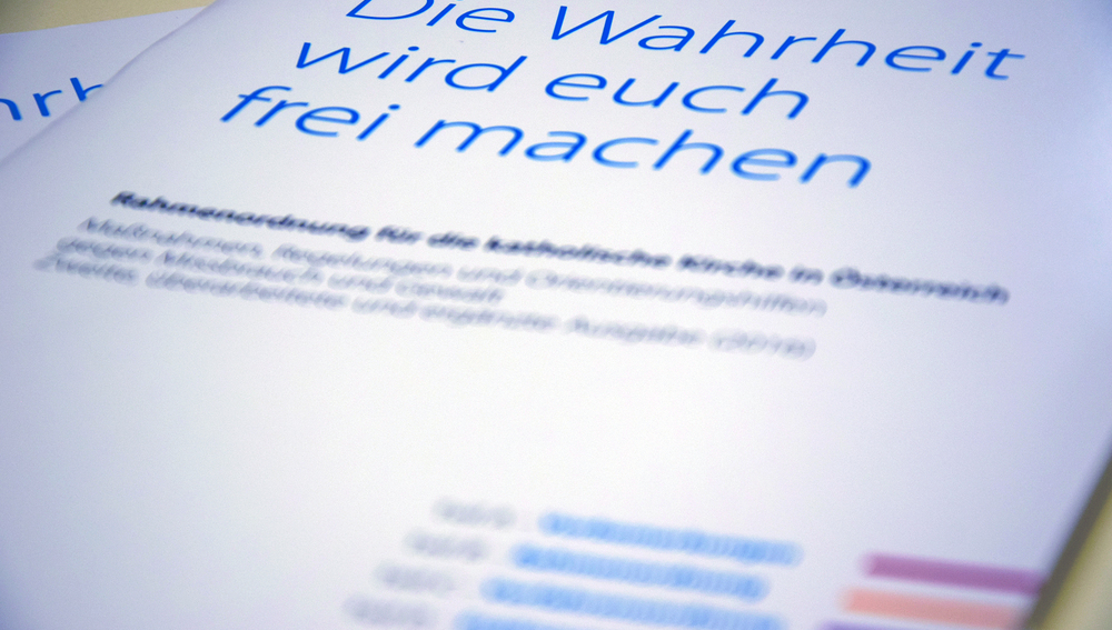 Unter dem Titel 'Die Wahrheit wird euch frei machen' präsentierte die Bischofskonferenz im September 2016 ihre überarbeitete Rahmenordnung mit Maßnahmen, Regelungen und Orientierungshilfen gegen Missbrauch und Gewalt'