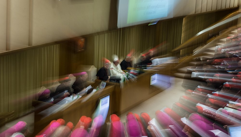 Rund 190 Kardinäle und Bischöfe aus der ganzen Welt in der Synodenaula des Vatikan, am zweiten Sitzungstag der Familiensynode am 07. Oktober 2014.