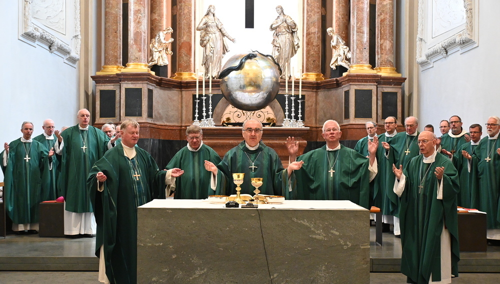 Mariazell, 18.6.2025: Messe mit den Mitgliedern der Ö. Bischofskonferenz (Mitte: Bischof Wilhelm Krautwaschl)