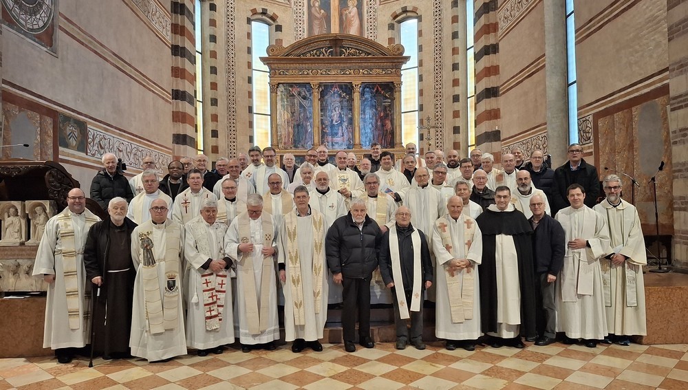 Priester mit Bischof Muser und Generalvikar Runggaldier