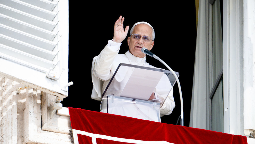 Papst Leo XIV. beim Angelusgebet am Fenster des Apostolischen Palastes