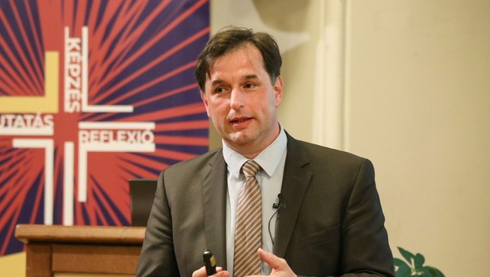 Magyar Kurir / Zita Merényi