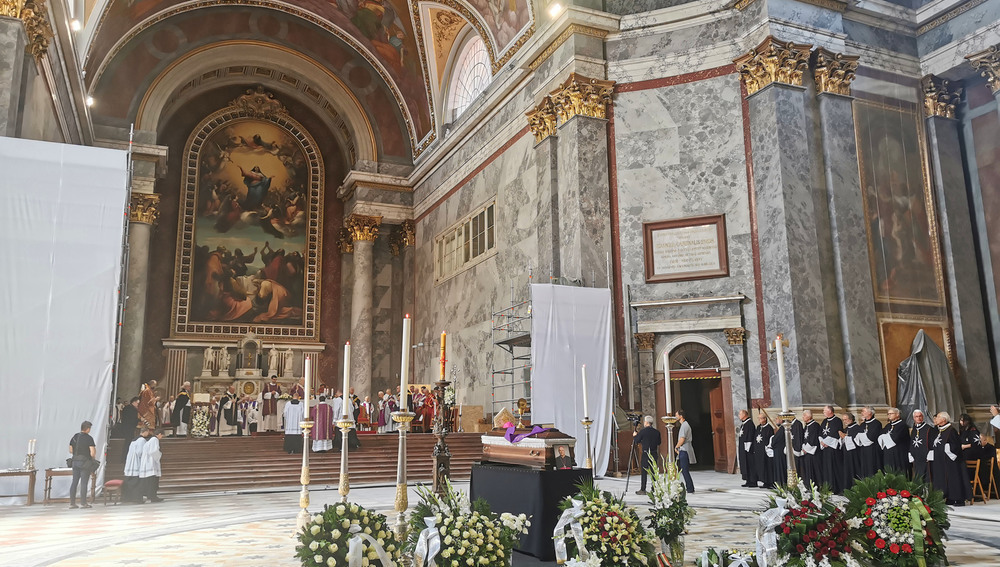 Requiem für ungarischen Weihbischof Ferenc Cserhati am 18. August 2023 im Dom von Esztergom