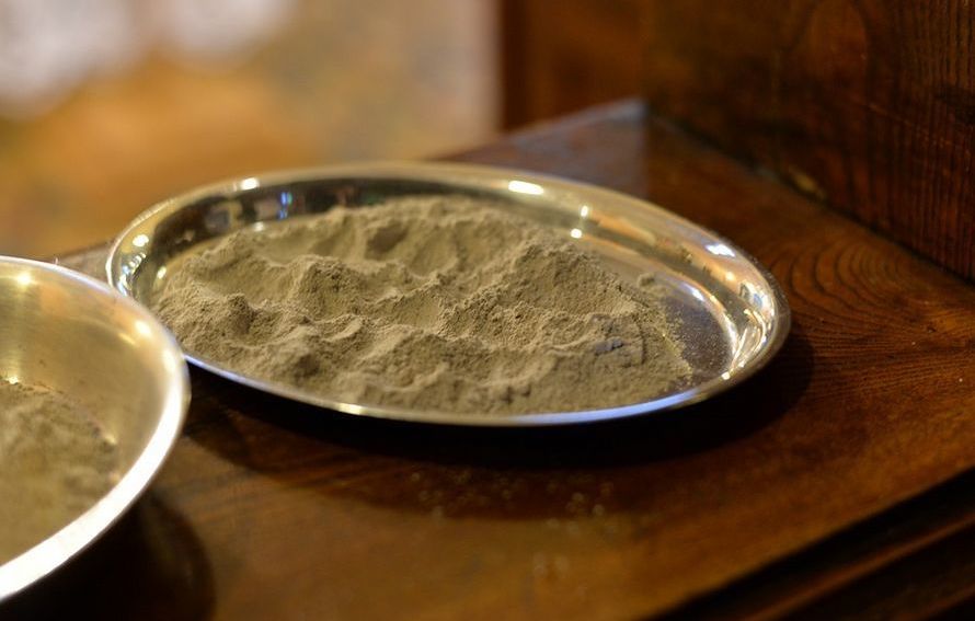 Asche für das Aschenkreuz