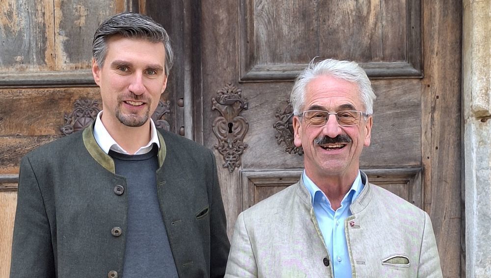 Johann Steiner und Bernhart Binder, neuer und alter Wirtschaftsdirektor in St. Paul/Lavanttal