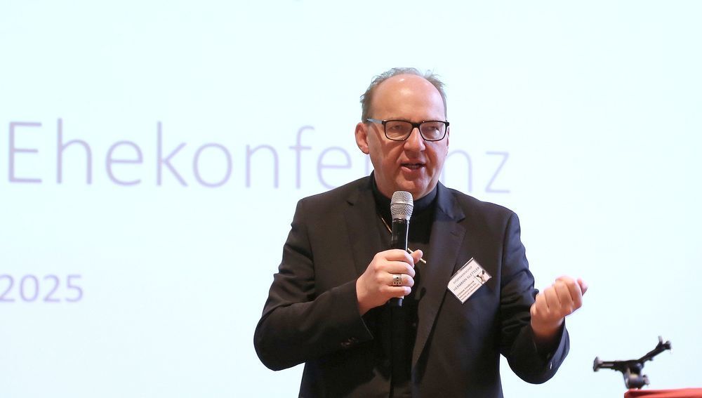 Bischof Glettler bei der 'EhekonferenBischof Glettler bei der 'Ehekonferenz'