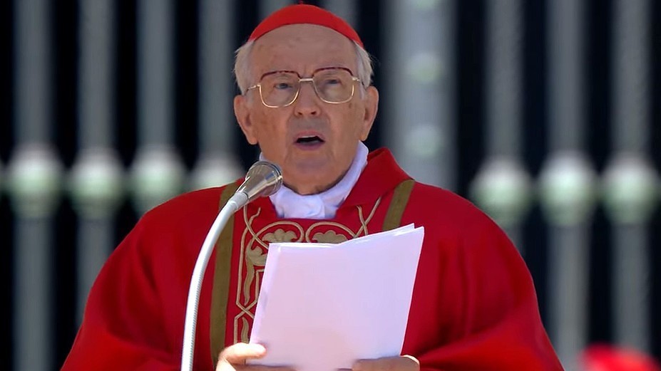 Kardinal Giovanni Battista Re bei der Totenmesse für Papst Franziskus am 26.4.2025 auf dem Petersplatz