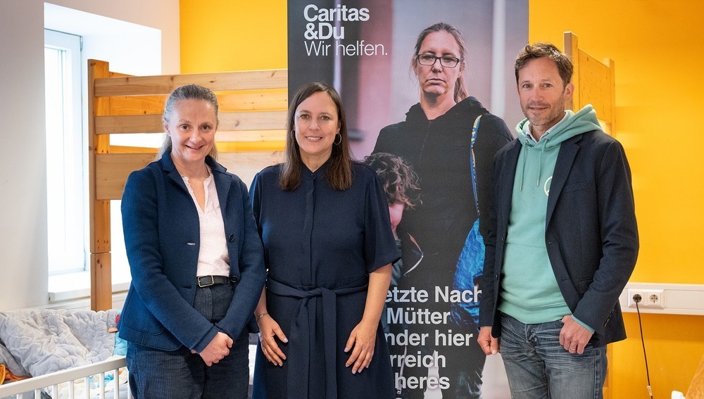 Schauspielerin Gerti Drassl, Hausleiterin Claudia Ferner-Unger und der Wiener Caritasdirektor Klaus Schwertner