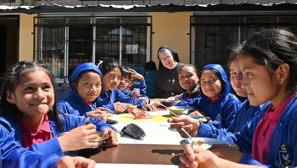 Sr. Klara-Maria Falzberger in Missionsprojekt in Ecuador