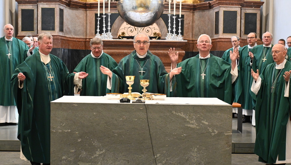 Mariazell, 18.6.2025: Messe mit den Mitgliedern der Ö. Bischofskonferenz (Mitte: Bischof Wilhelm Krautwaschl)