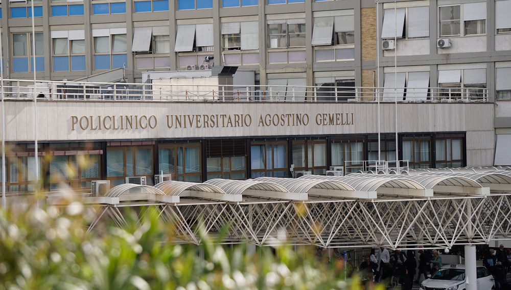 Eingangsbereich der Gemelli-Klinik in Rom