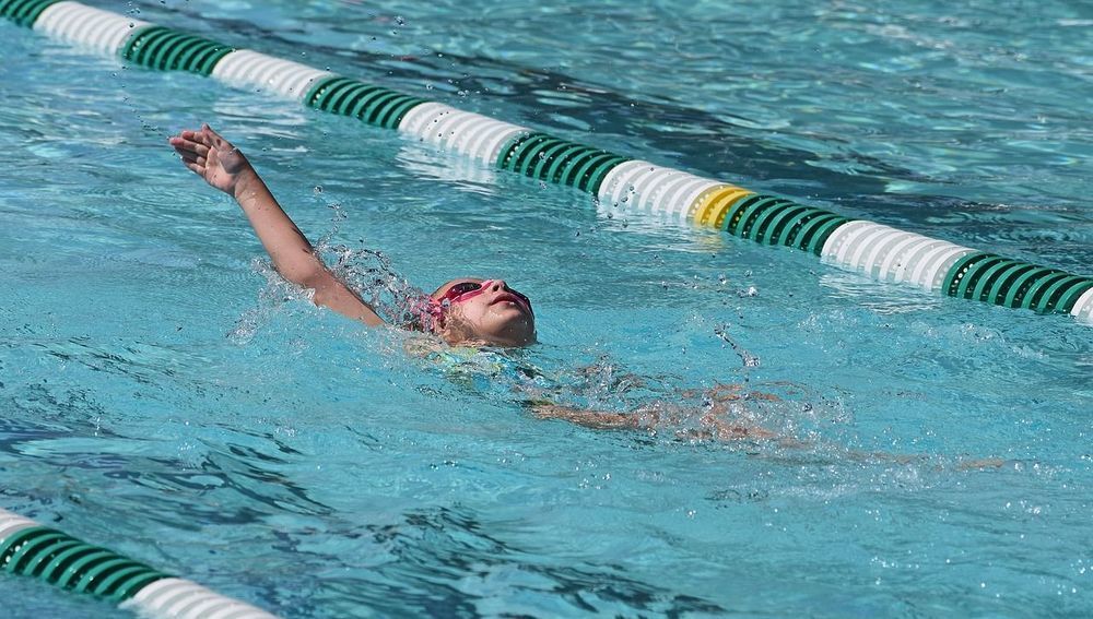 Kind im Schwimmbad