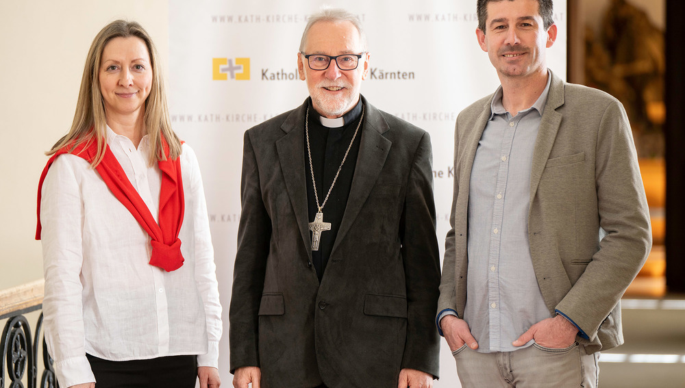 Bischof Marketz mit Diözesanpartnerschaft-Koordinatoren Marjana Vidović und Dragan Milišić 