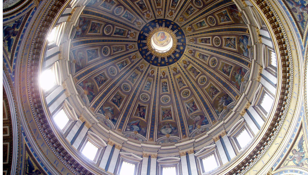 Lichteffekte in der Kuppel des Petersdomes in Rom