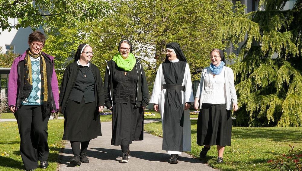 Junge Ordensfrauen