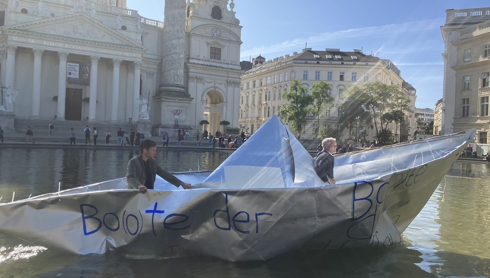 Caritas und UNHCR lassen 9 Meter langes „Boot der Hoffnung“ zu Wasser
