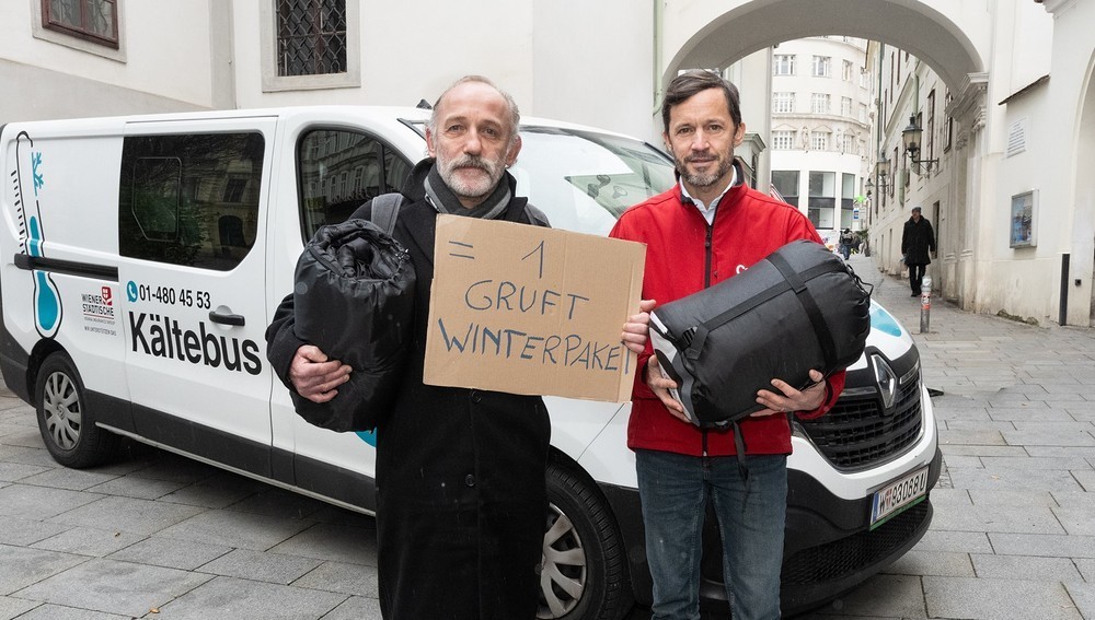 Ein 'Gruft-Winterpaket' sichert obdachlosen Menschen einen winterfesten Schlafsack und sieben warme Mahlzeiten 