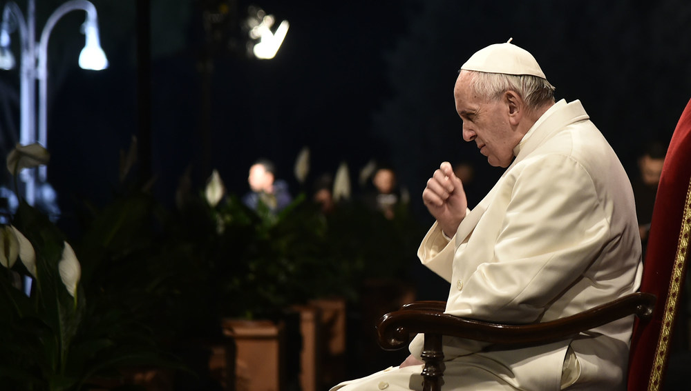 Papst Franziskus während des Kreuzweges am Karfreitag, 14. April 2017, vor dem Kolosseum in Rom.